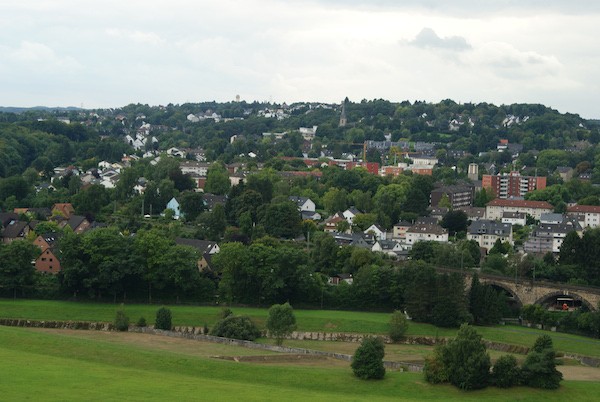 Bommern mit Viadukt, Kirche, Wasserturm